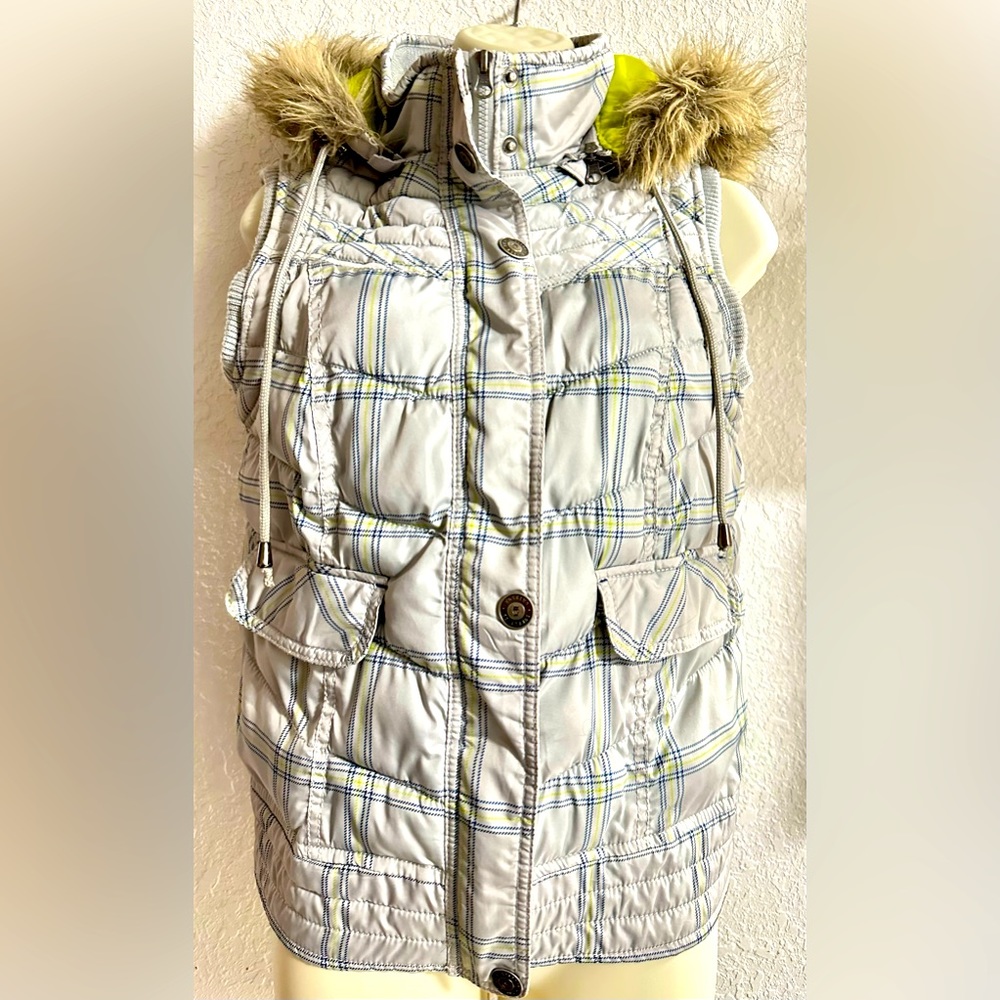 Mossimo Puffer Vest-Plaid